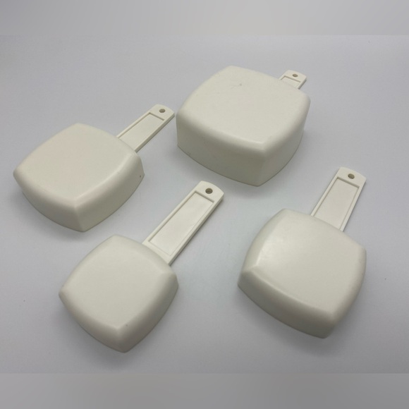 Set of 4 Vintage Pillsbury Doughboy Measuring Cups - Picture 8 of 12